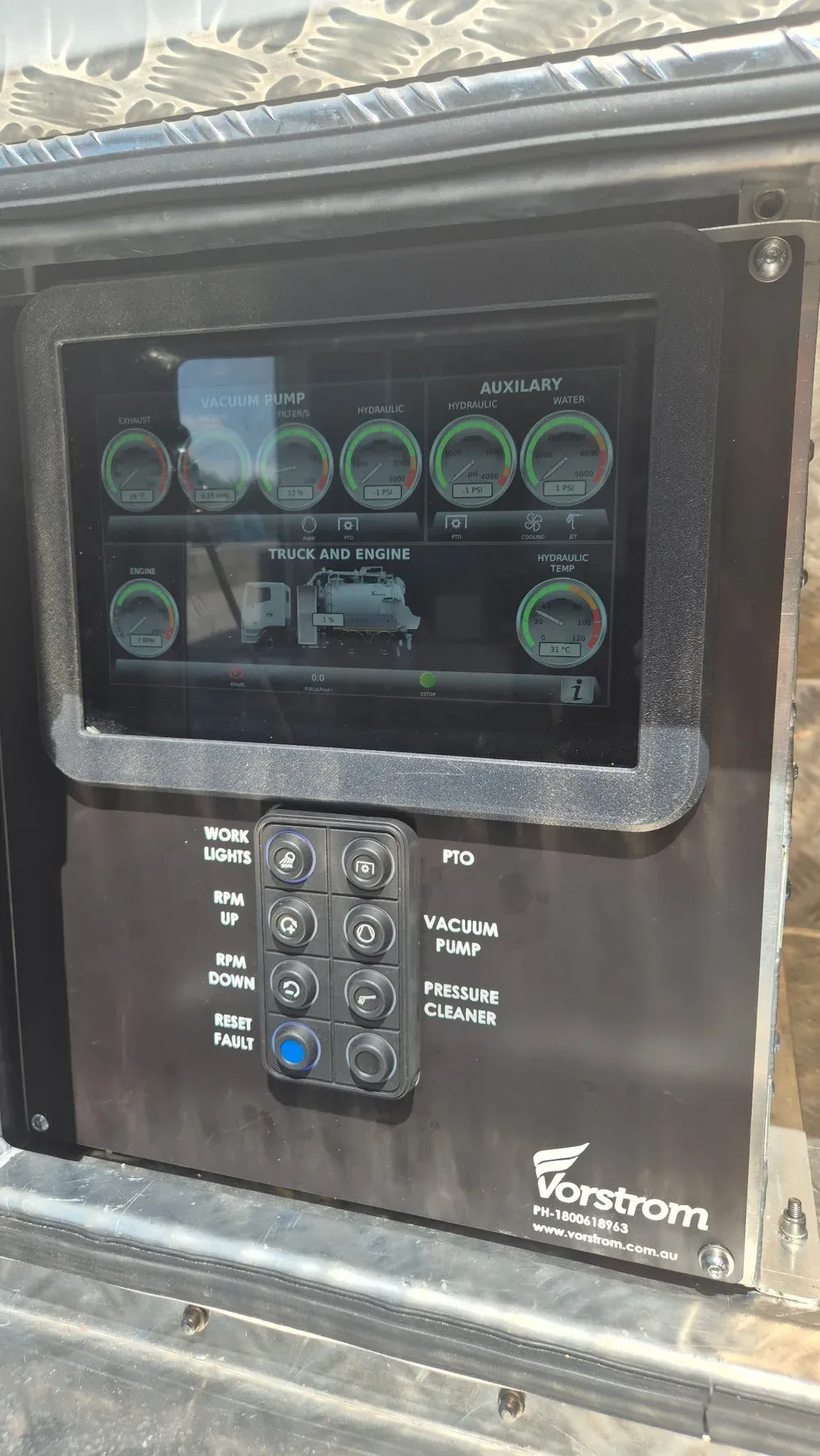 Touchscreen control panel showing vacuum, hydraulic and water gauges